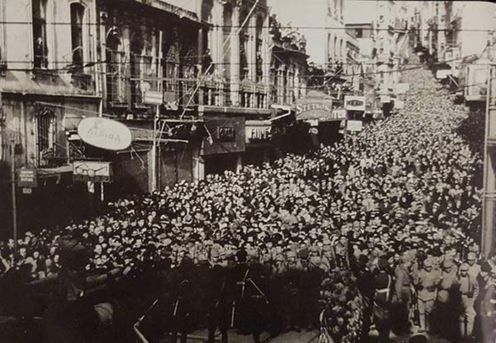 Atatürk'ün cenaze töreninden görmediğiniz fotoğraflar